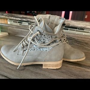 Taxi boots light grey